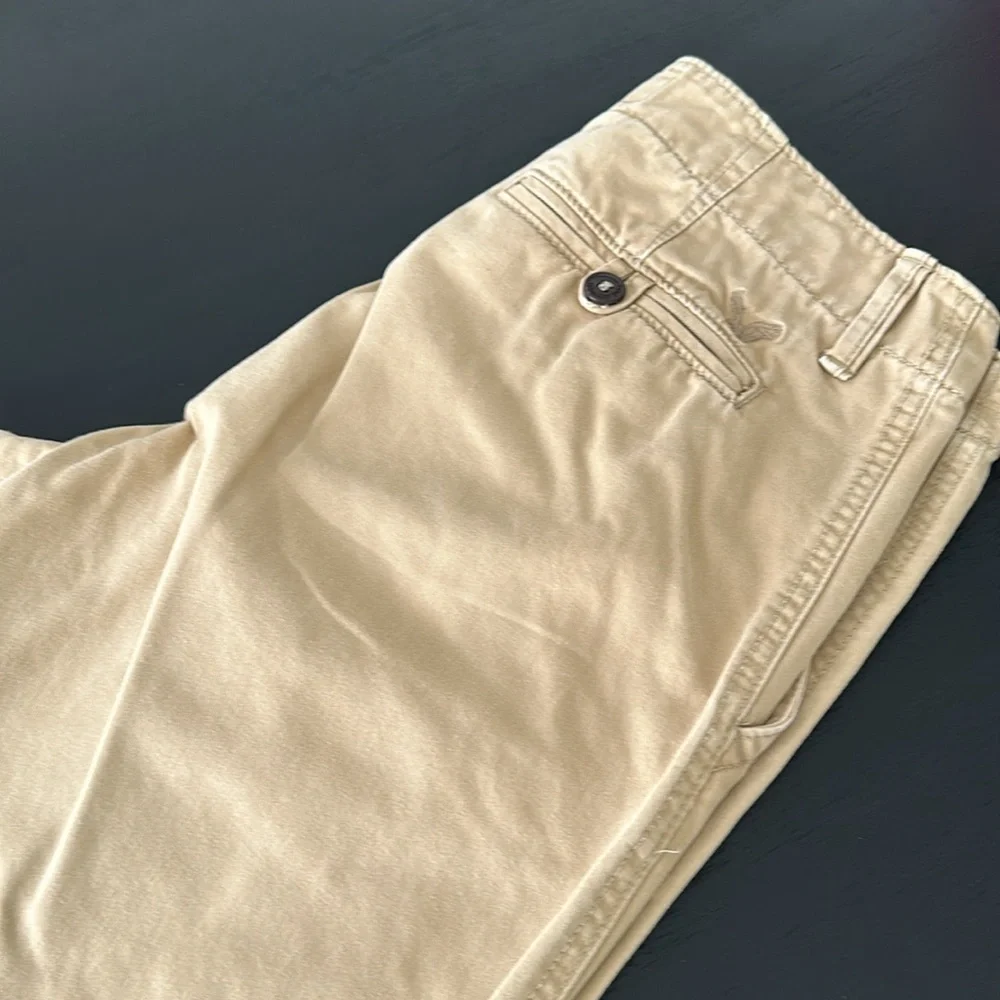 American Eagle outfitters relaxed khaki  pants,32 x 34, good condition